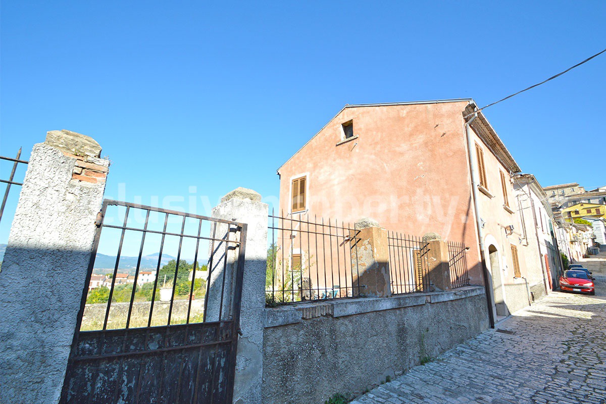 Completely renovated house with garden for sale in the Molise region