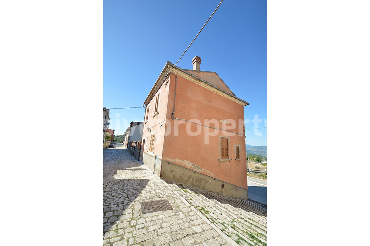 Completely renovated house with garden for sale in the Molise region
