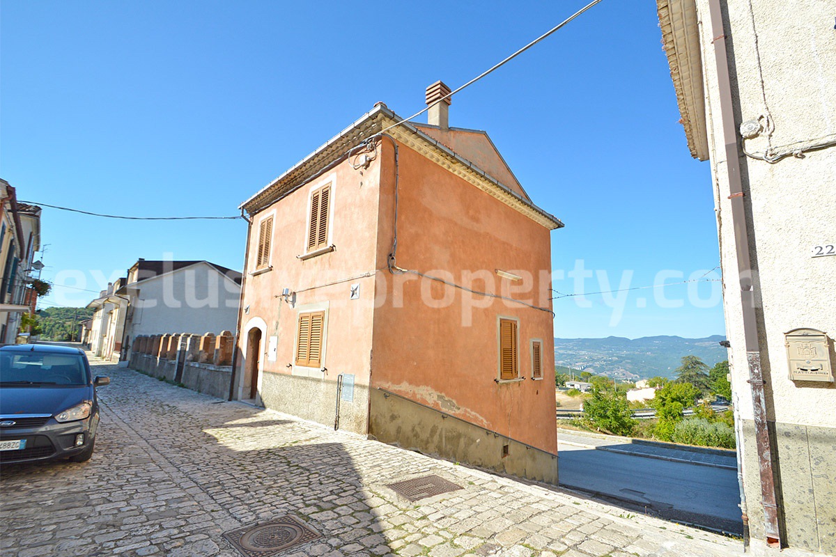 Completely renovated house with garden for sale in the Molise region