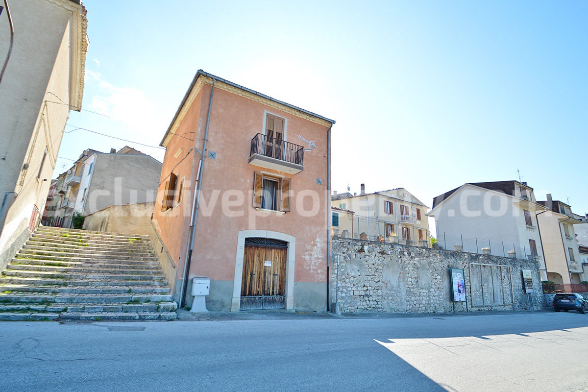 Completely renovated house with garden for sale in the Molise region