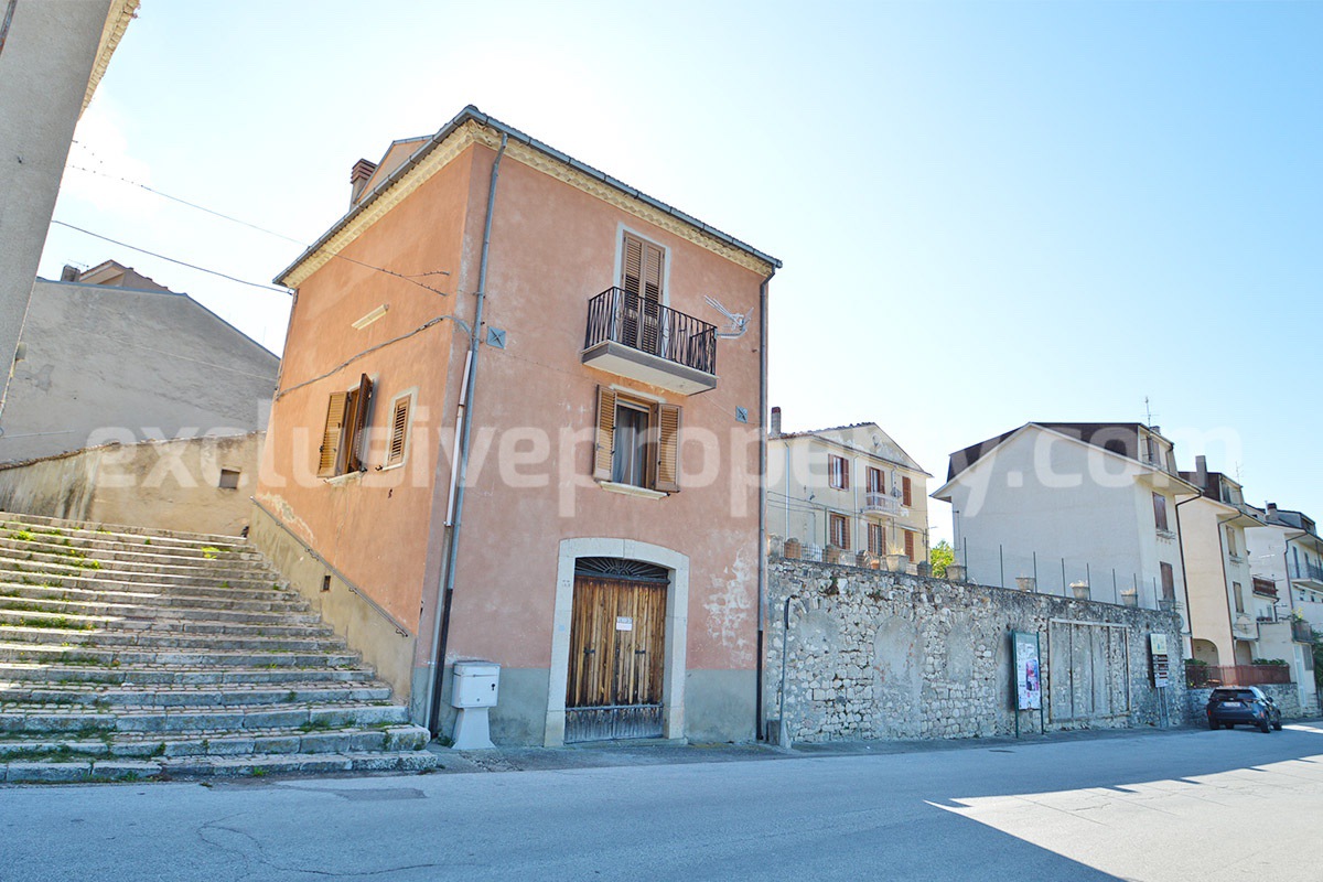 Completely renovated house with garden for sale in the Molise region