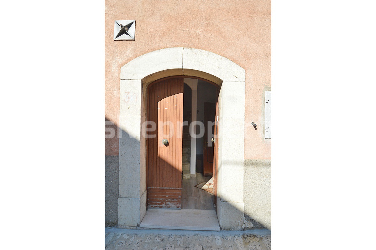 Completely renovated house with garden for sale in the Molise region