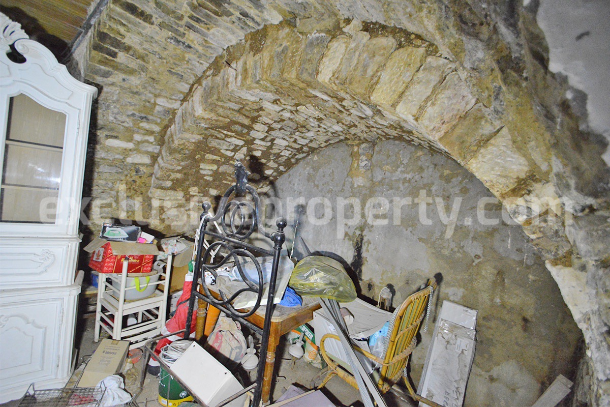 Completely renovated house with garden for sale in the Molise region