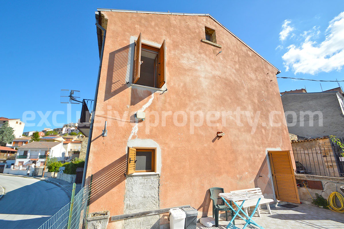 Completely renovated house with garden for sale in the Molise region