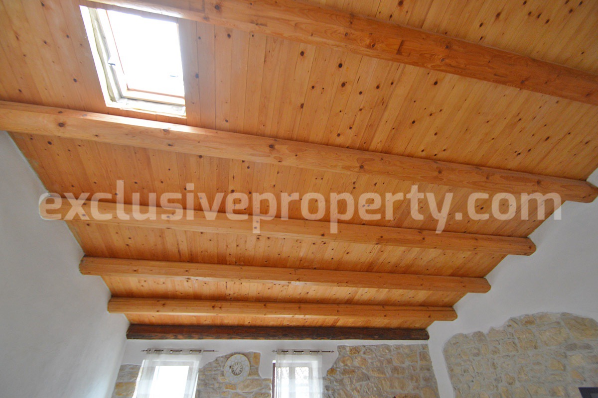 Stone house for sale in Casacalenda - Molise - Furnished with panoramic views and wooden roof