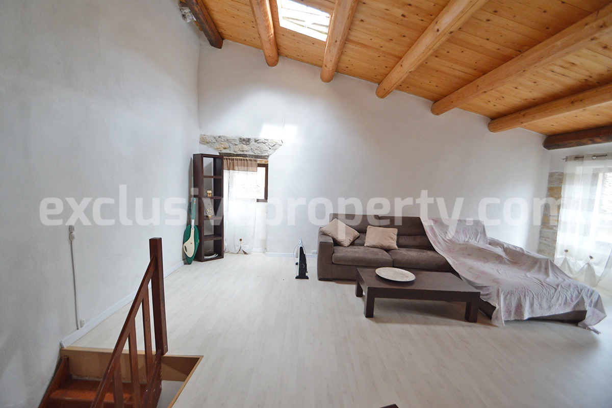 Stone house for sale in Casacalenda - Molise - Furnished with panoramic views and wooden roof
