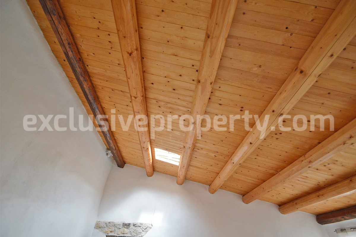 Stone house for sale in Casacalenda - Molise - Furnished with panoramic views and wooden roof