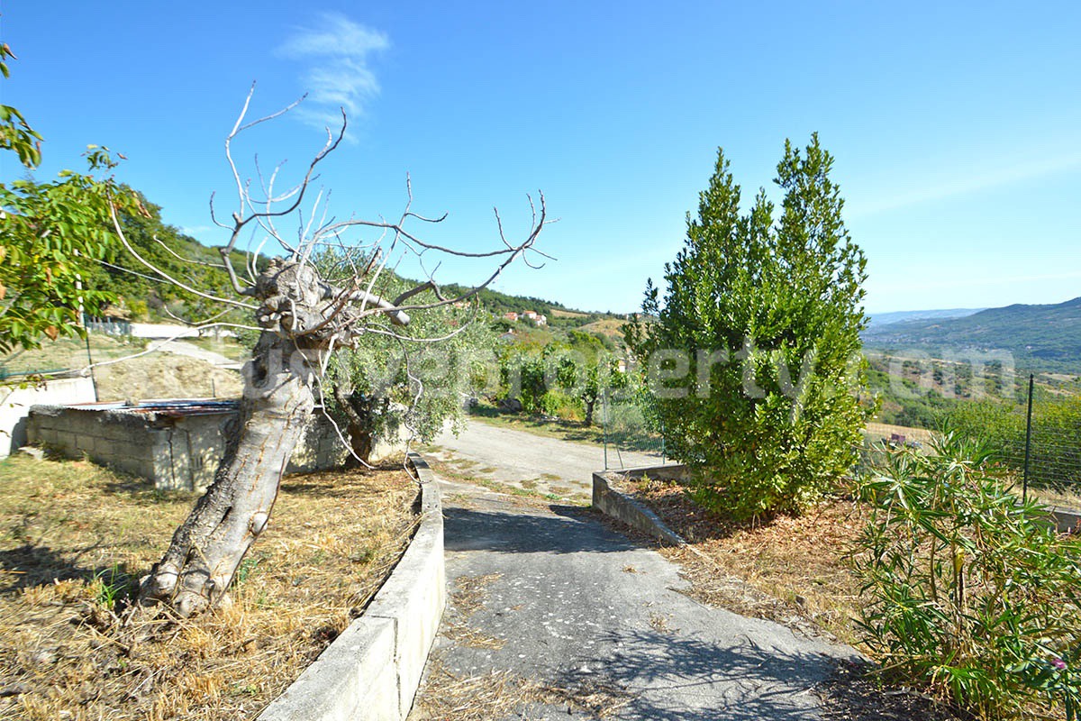 Country house with terrace and land for sale in Roccascalegna - Abruzzo - Italy
