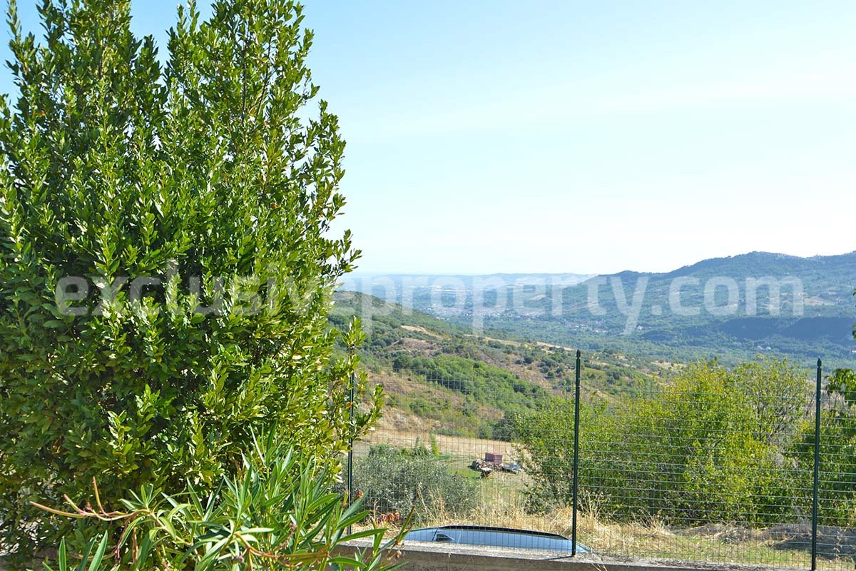 Country house with terrace and land for sale in Roccascalegna - Abruzzo - Italy