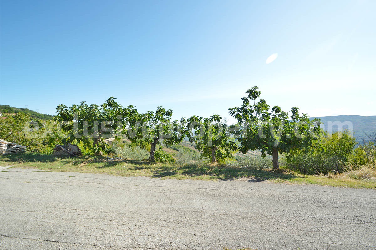 Country house with terrace and land for sale in Roccascalegna - Abruzzo - Italy