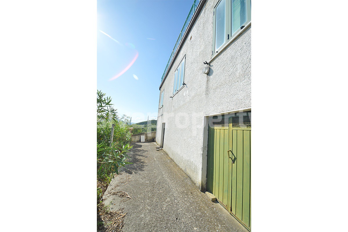 Country house with terrace and land for sale in Roccascalegna - Abruzzo - Italy