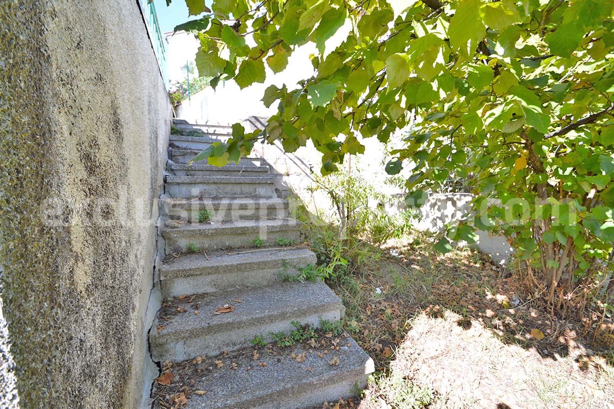 Country house with terrace and land for sale in Roccascalegna - Abruzzo - Italy