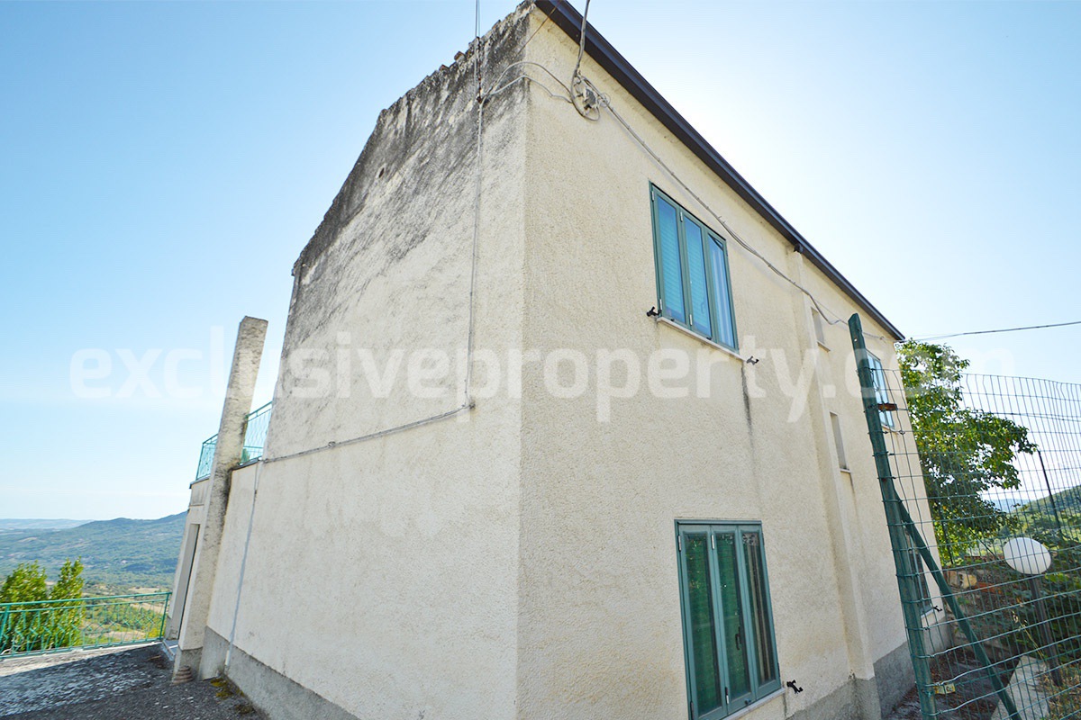 Country house with terrace and land for sale in Roccascalegna - Abruzzo - Italy