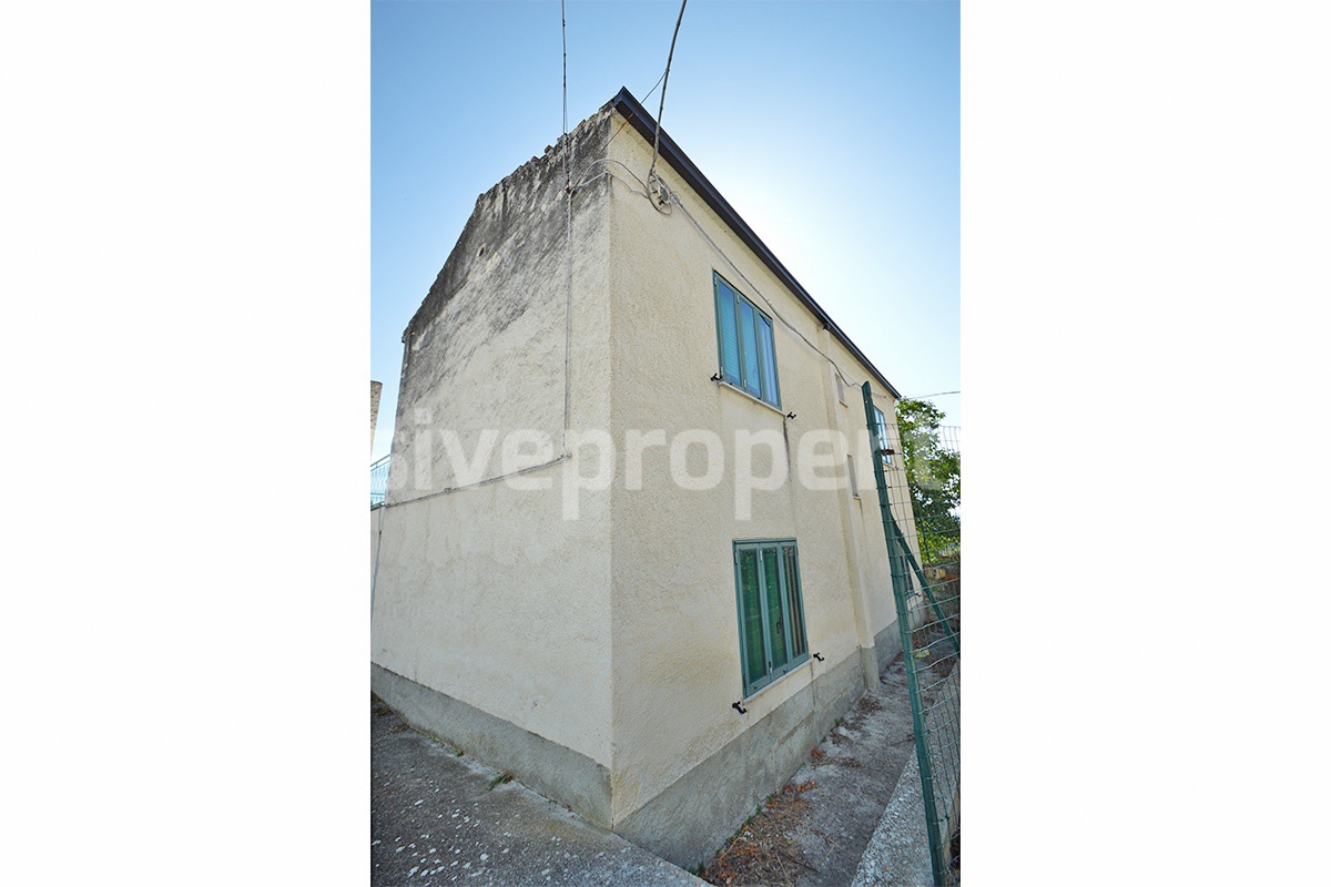 Country house with terrace and land for sale in Roccascalegna - Abruzzo - Italy