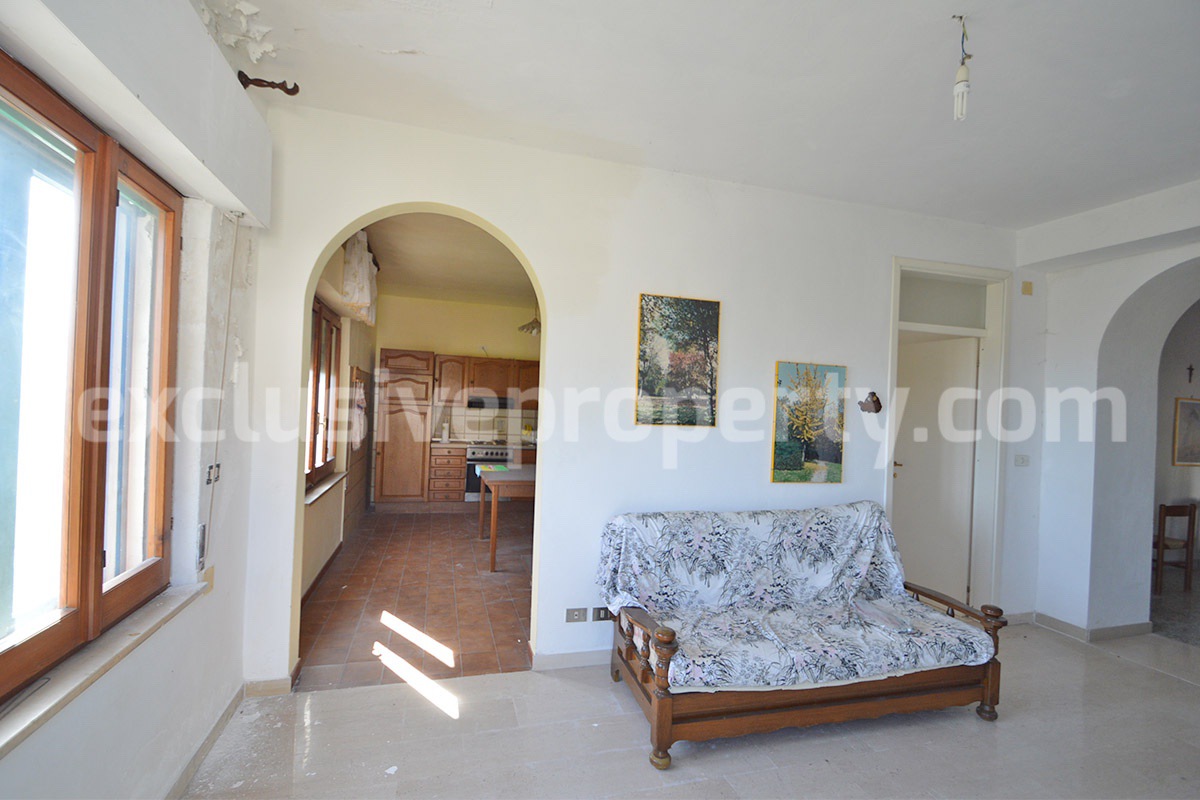 Country house with terrace and land for sale in Roccascalegna - Abruzzo - Italy