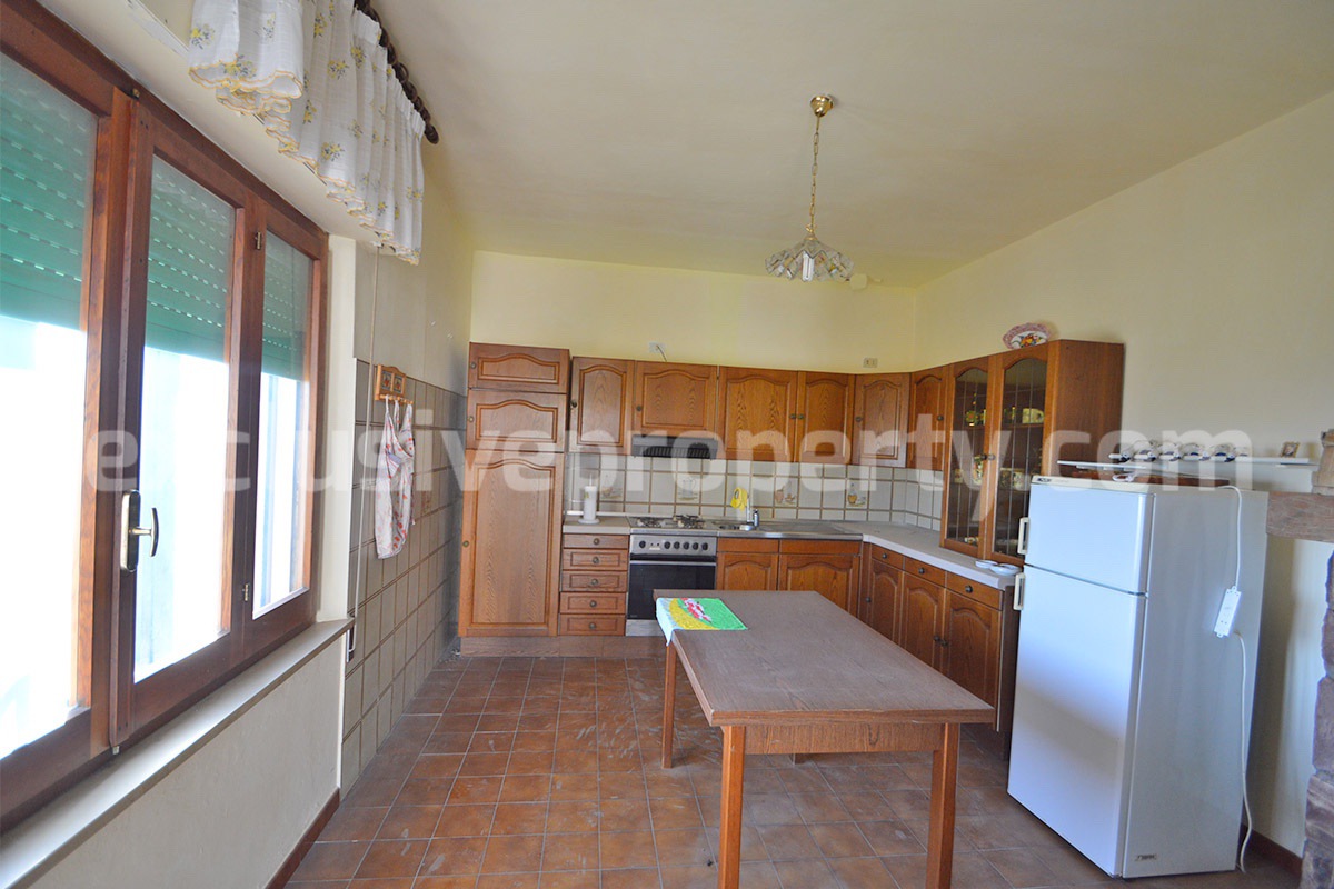 Country house with terrace and land for sale in Roccascalegna - Abruzzo - Italy
