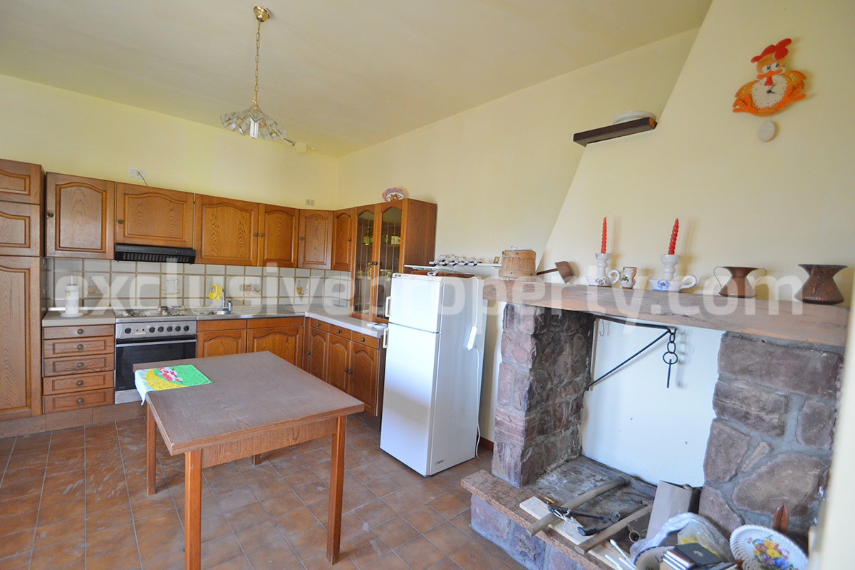 Country house with terrace and land for sale in Roccascalegna - Abruzzo - Italy
