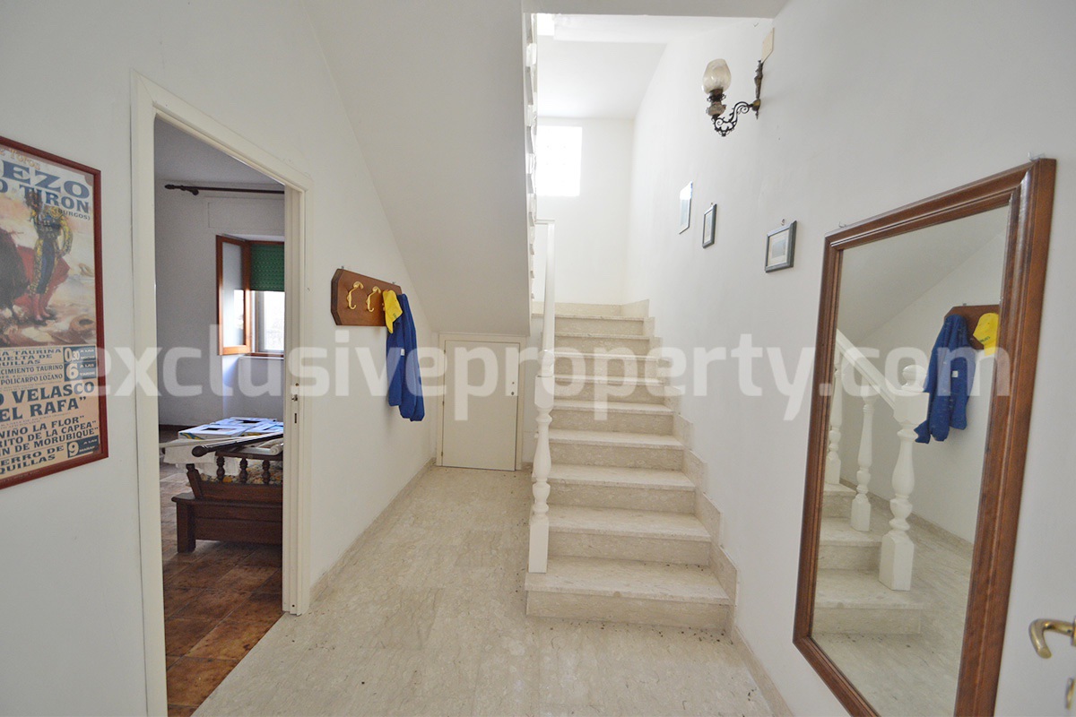 Country house with terrace and land for sale in Roccascalegna - Abruzzo - Italy