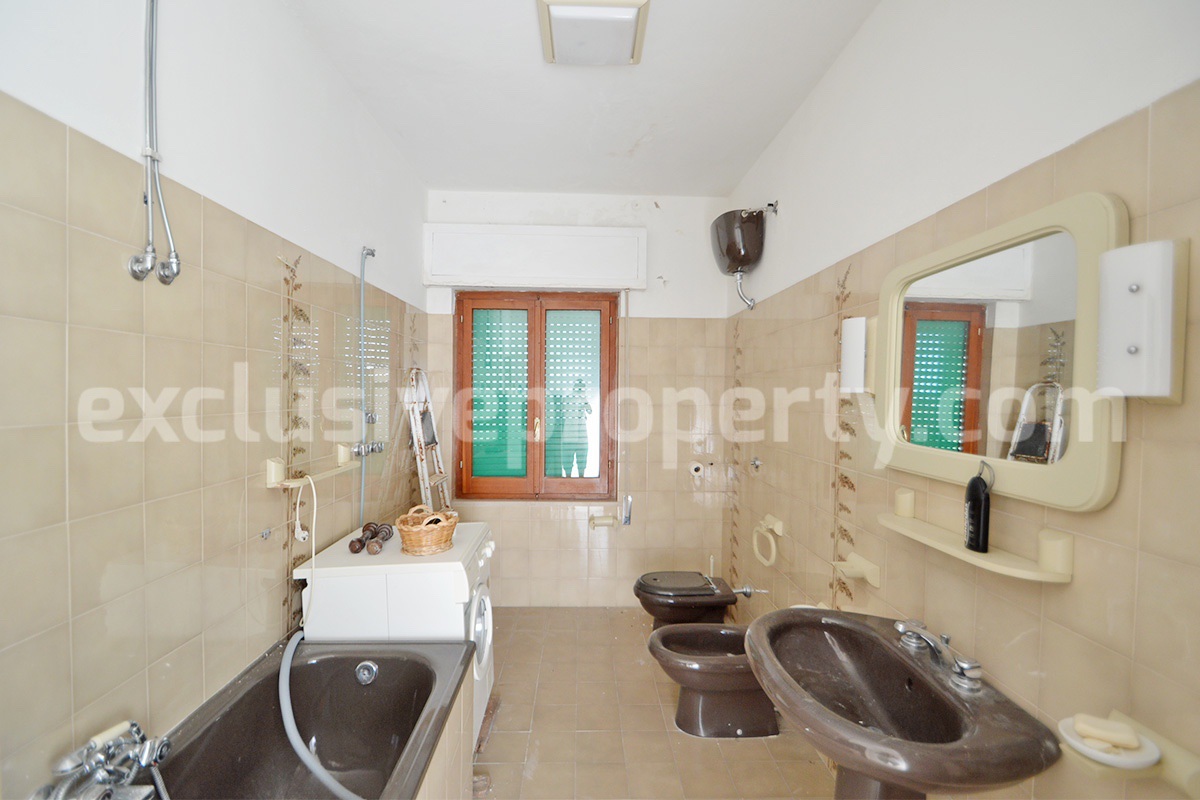 Country house with terrace and land for sale in Roccascalegna - Abruzzo - Italy