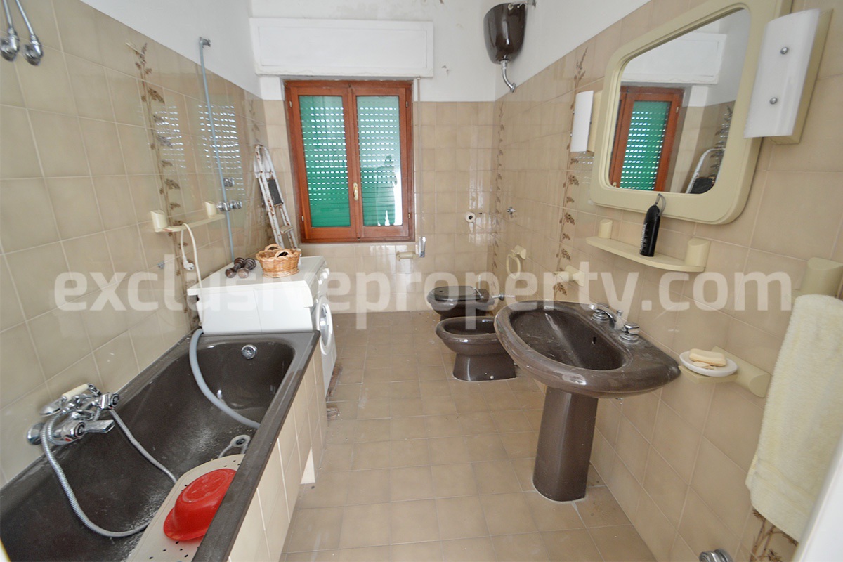 Country house with terrace and land for sale in Roccascalegna - Abruzzo - Italy