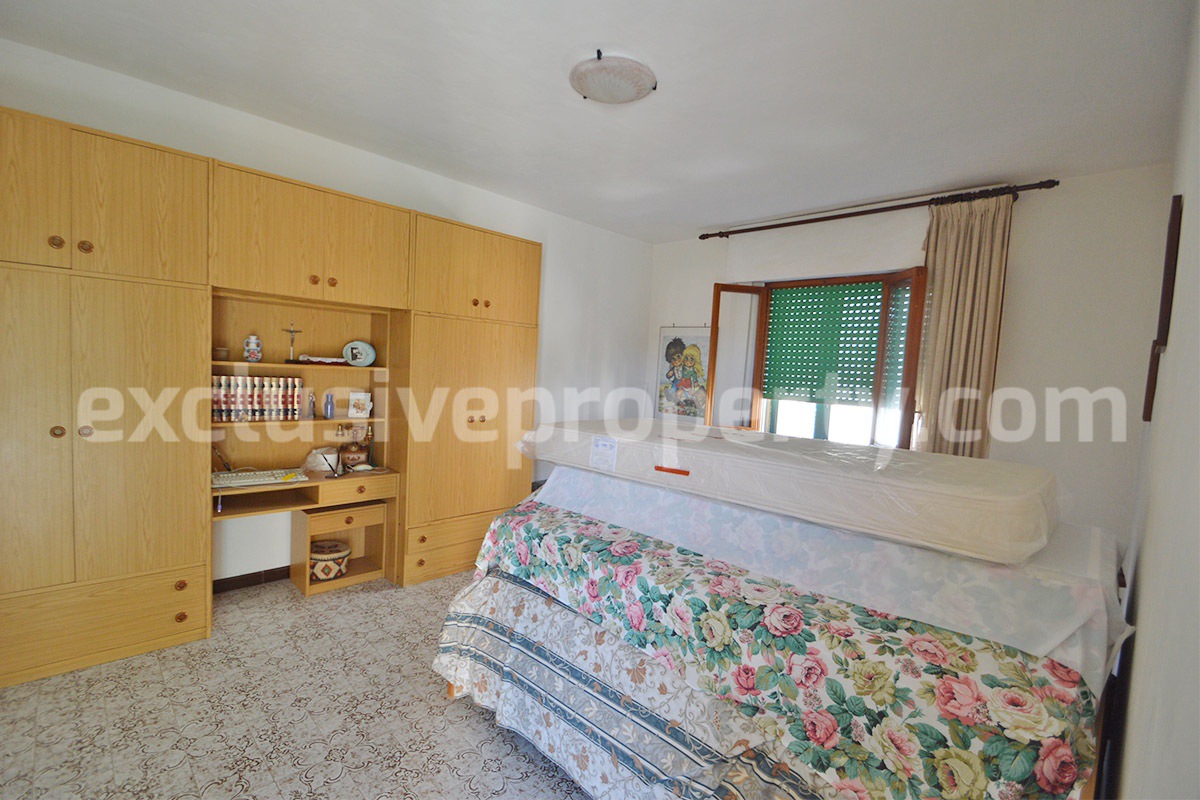 Country house with terrace and land for sale in Roccascalegna - Abruzzo - Italy