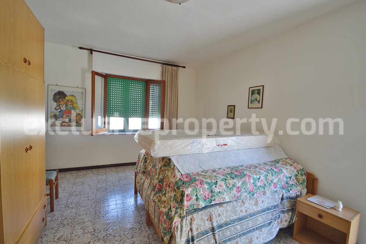 Country house with terrace and land for sale in Roccascalegna - Abruzzo - Italy