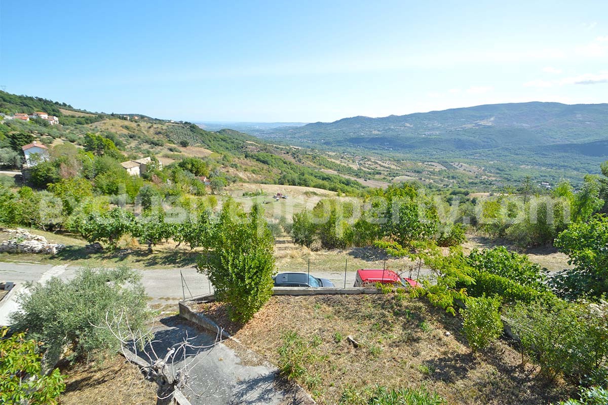Country house with terrace and land for sale in Roccascalegna - Abruzzo - Italy