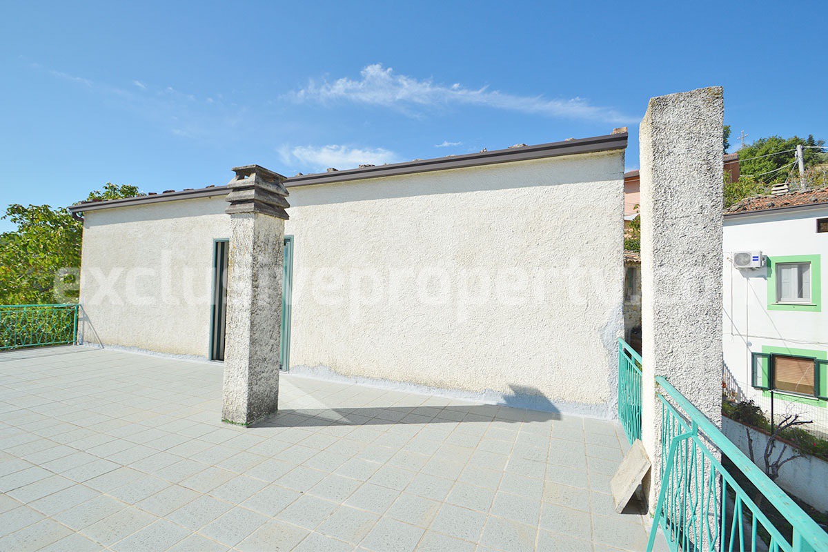 Country house with terrace and land for sale in Roccascalegna - Abruzzo - Italy