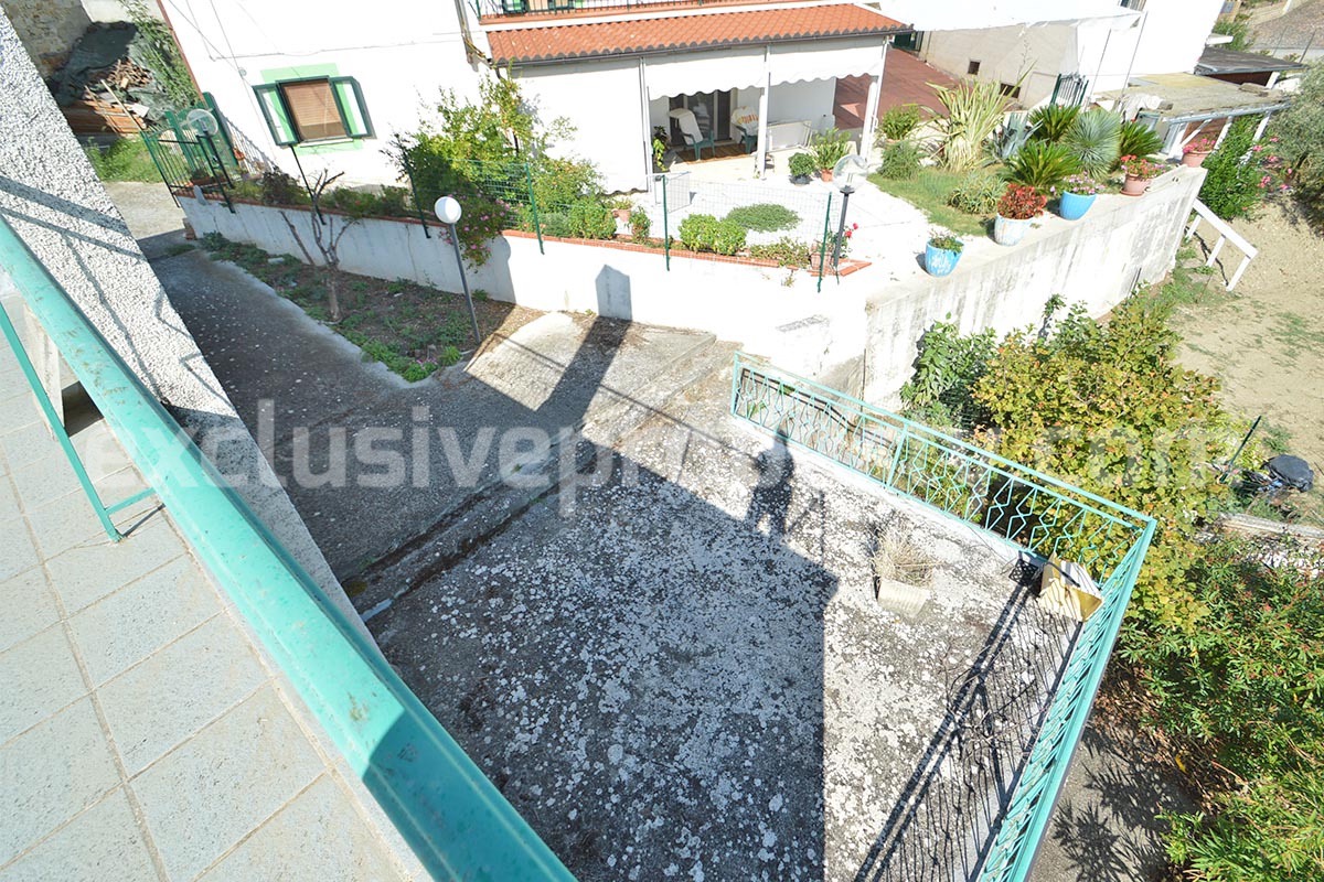 Country house with terrace and land for sale in Roccascalegna - Abruzzo - Italy