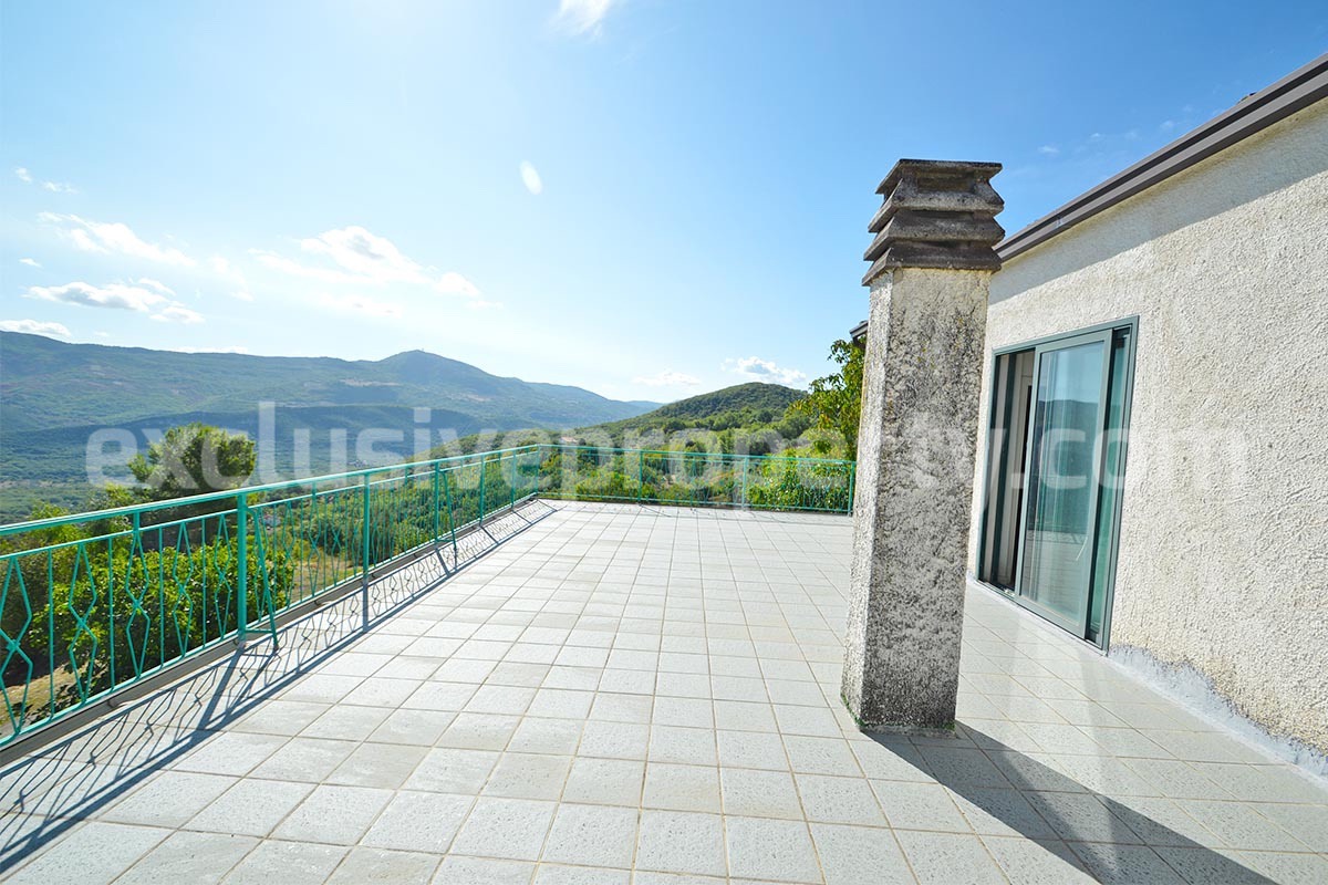 Country house with terrace and land for sale in Roccascalegna - Abruzzo - Italy