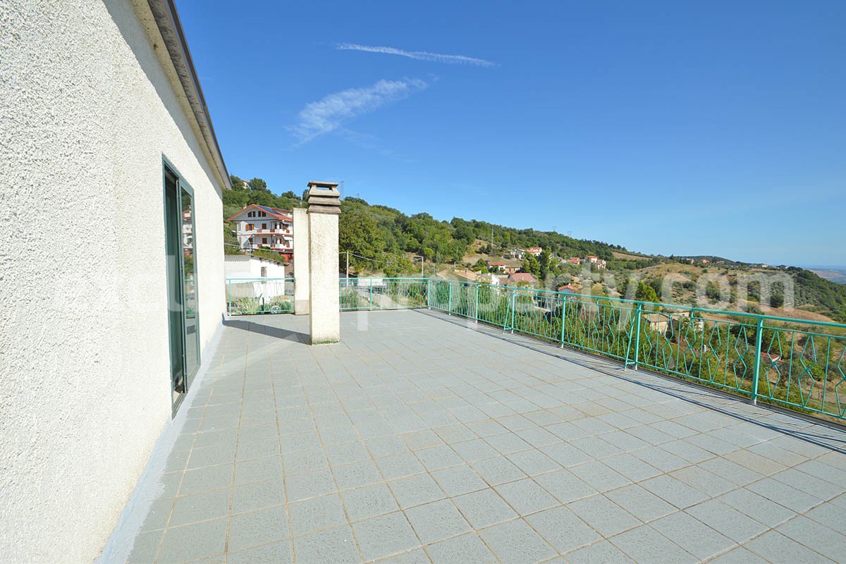 Country house with terrace and land for sale in Roccascalegna - Abruzzo - Italy