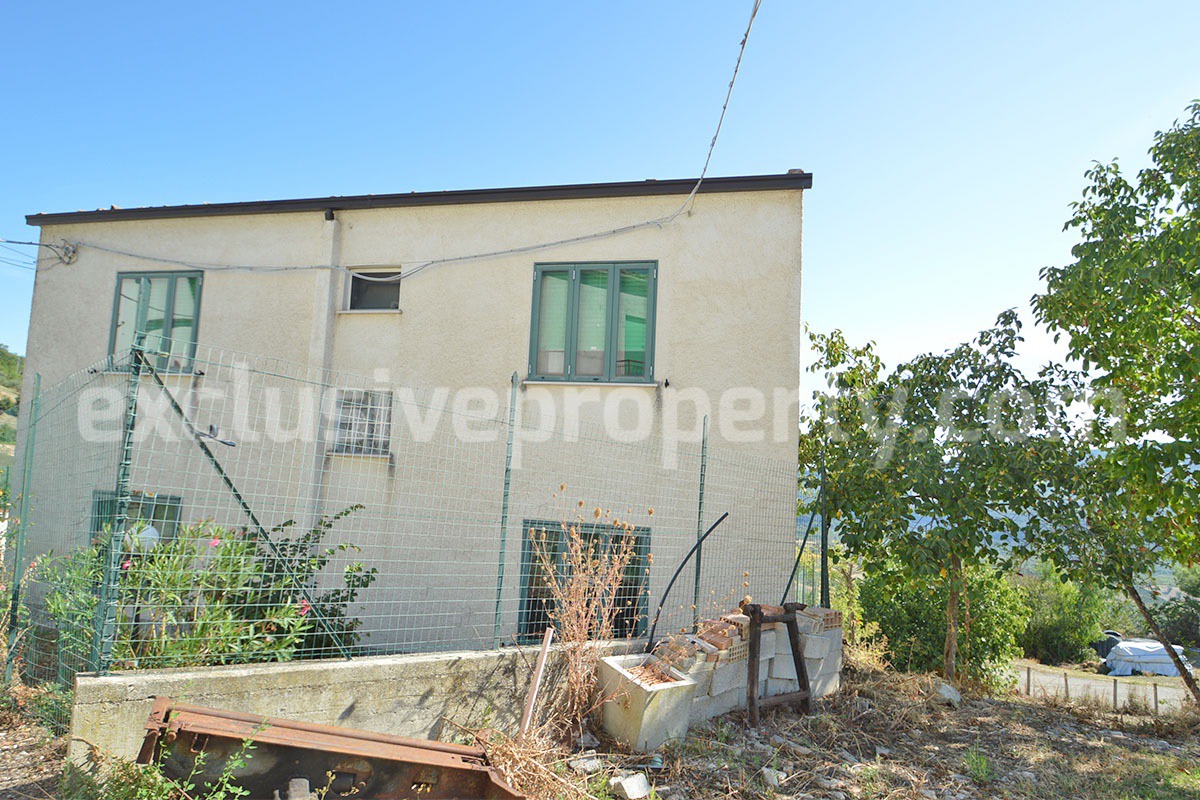 Country house with terrace and land for sale in Roccascalegna - Abruzzo - Italy