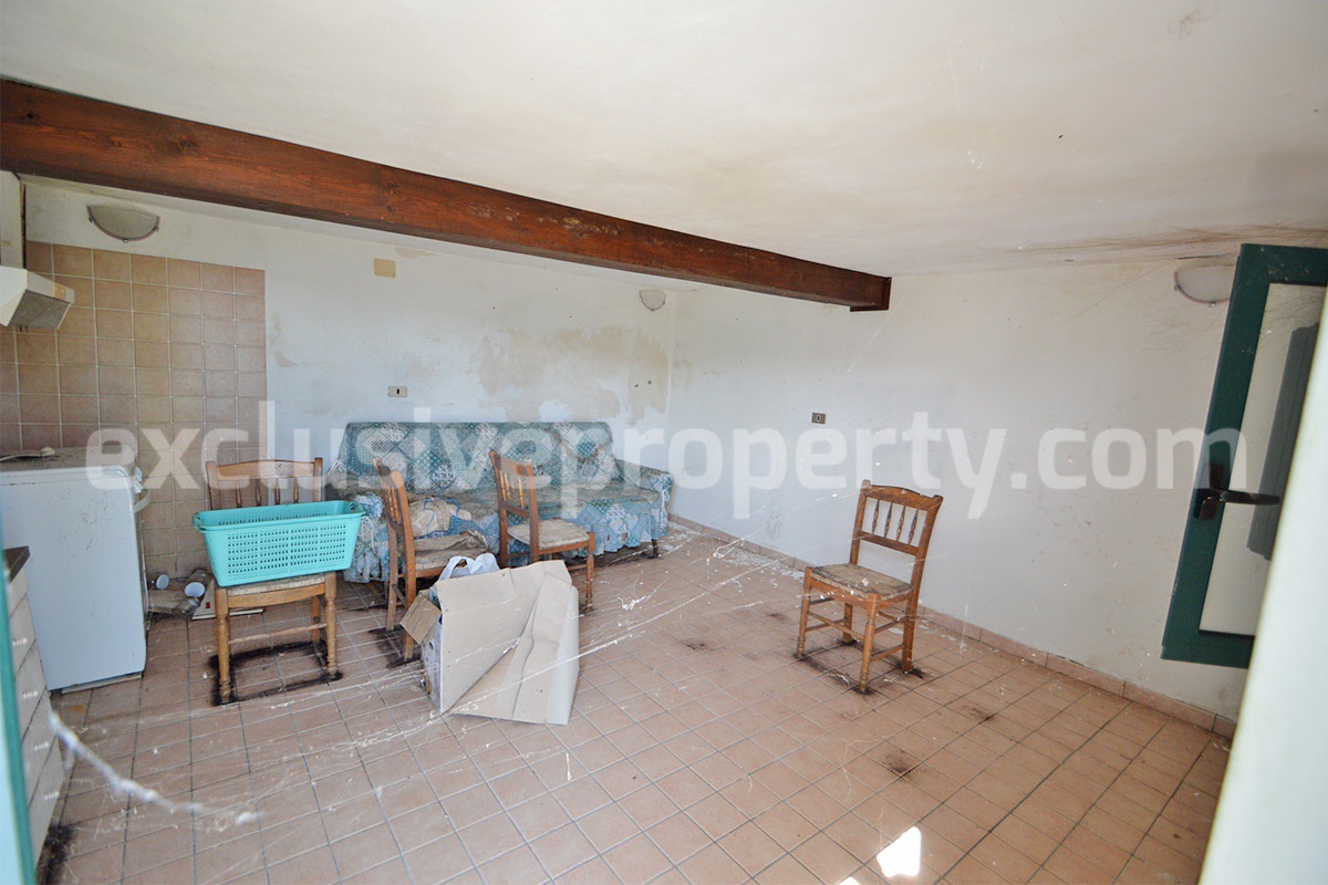 Country house with terrace and land for sale in Roccascalegna - Abruzzo - Italy