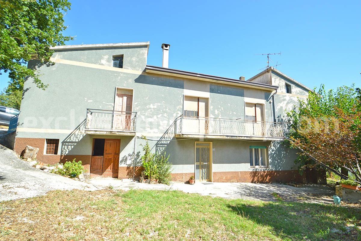 House for sale in Roccascalegna in Abruzzo - The House of Chakras with panoramic views