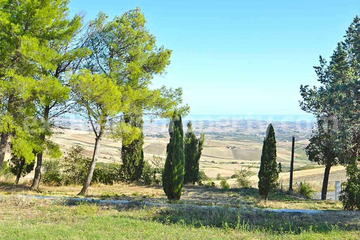 Country house for sale in Italy in Molise with sea view and land