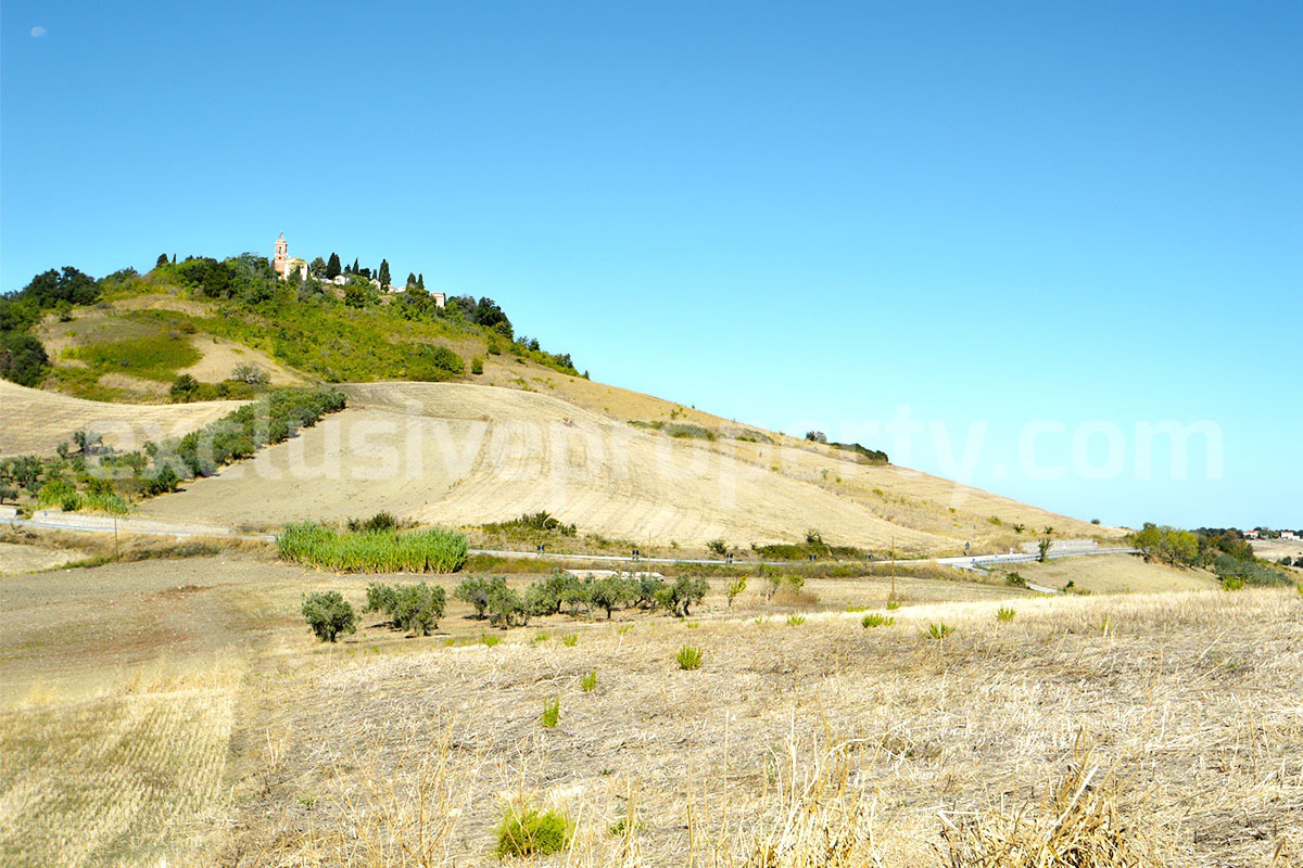 Country house for sale in Italy in Molise with sea view and land