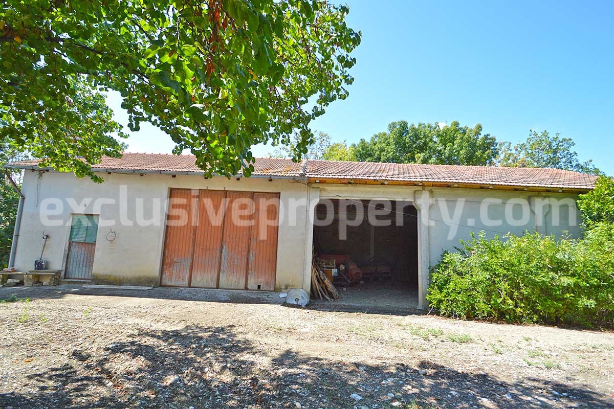 Farmhouse with 11 hectares for sale in Molise in Italy - Suitable for horses