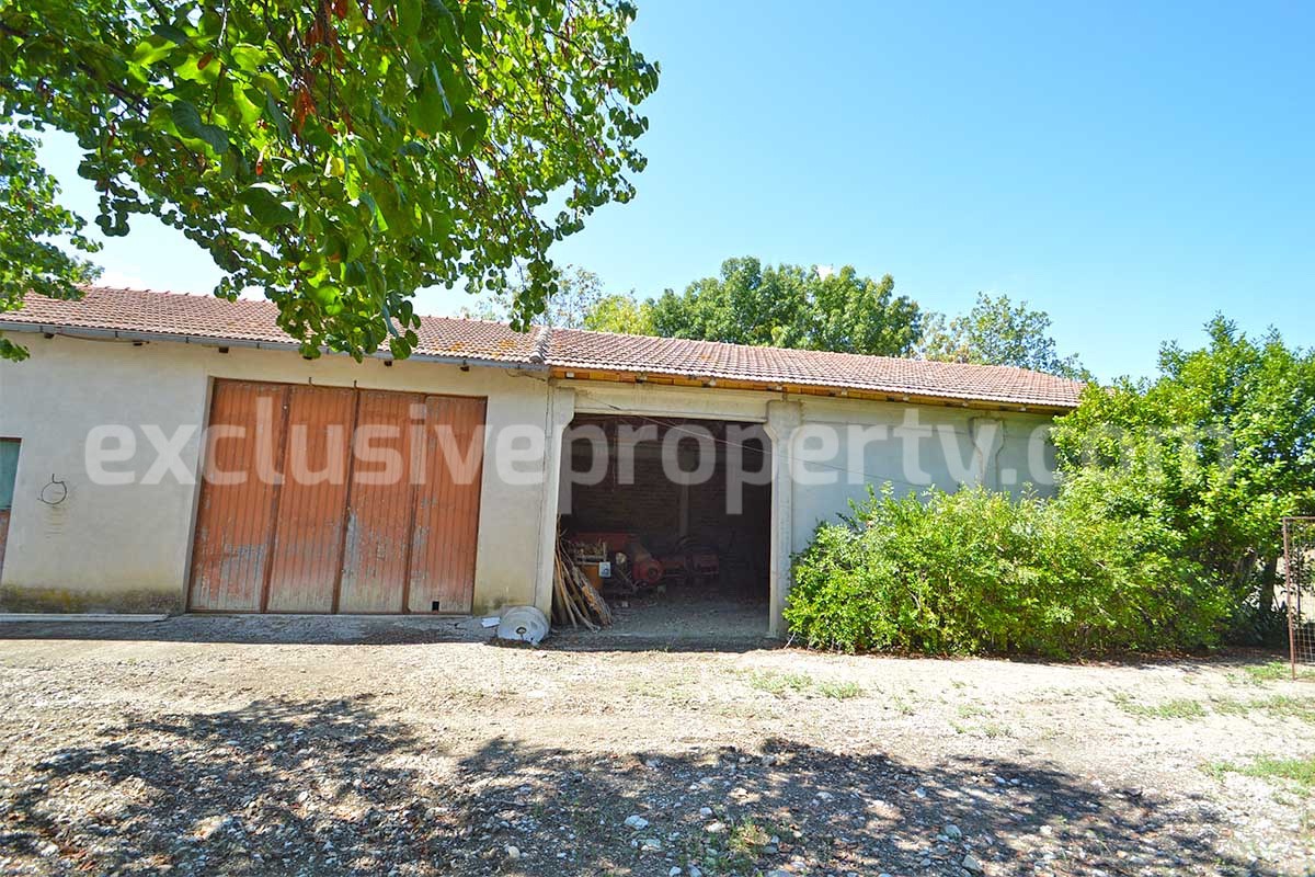 Farmhouse with 11 hectares for sale in Molise in Italy - Suitable for horses