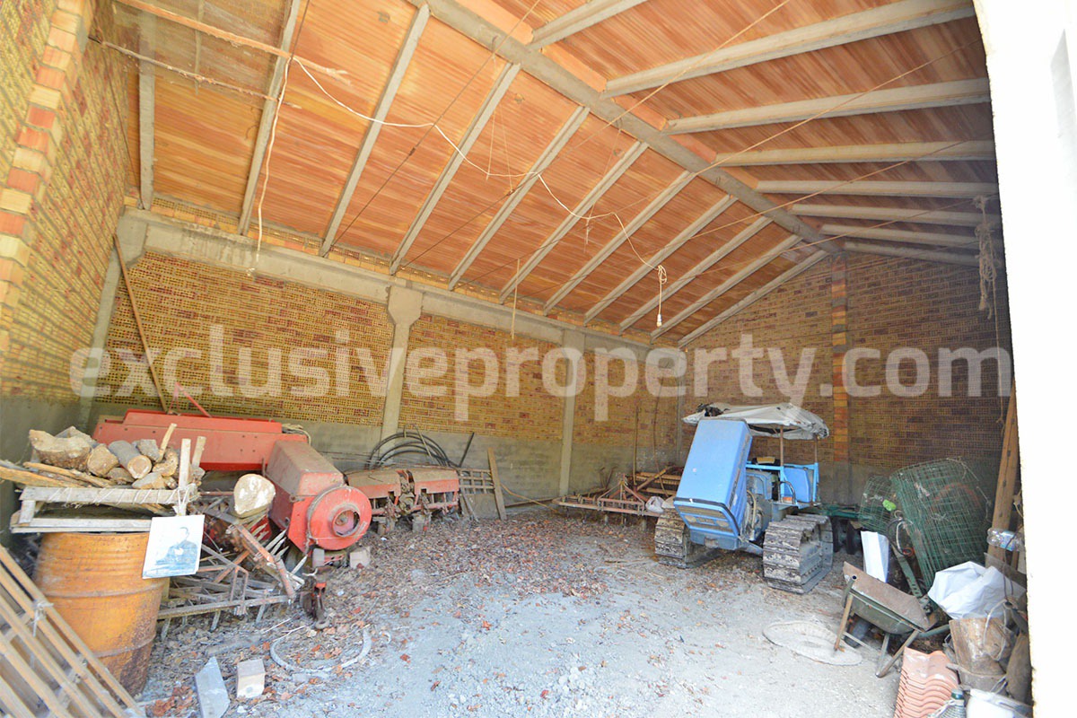 Farmhouse with 11 hectares for sale in Molise in Italy - Suitable for horses