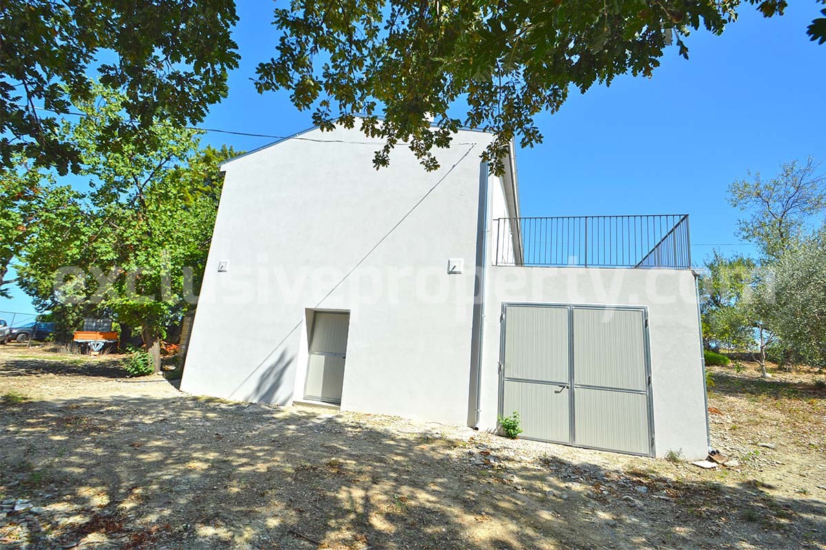 Farmhouse with 11 hectares for sale in Molise in Italy - Suitable for horses