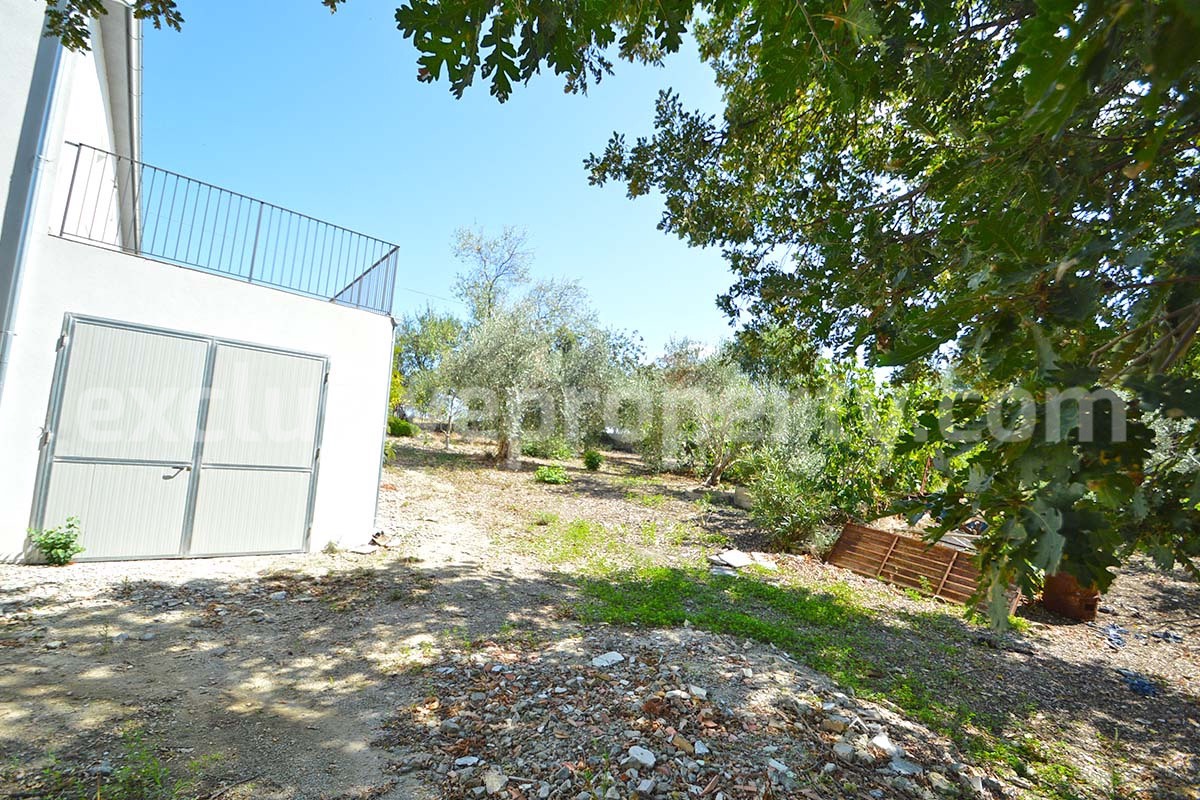 Farmhouse with 11 hectares for sale in Molise in Italy - Suitable for horses