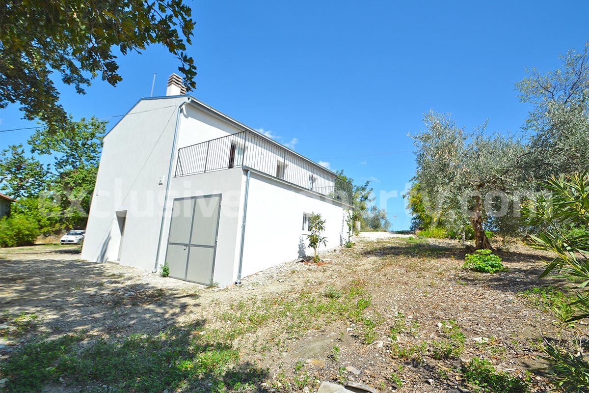 Farmhouse with 11 hectares for sale in Molise in Italy - Suitable for horses