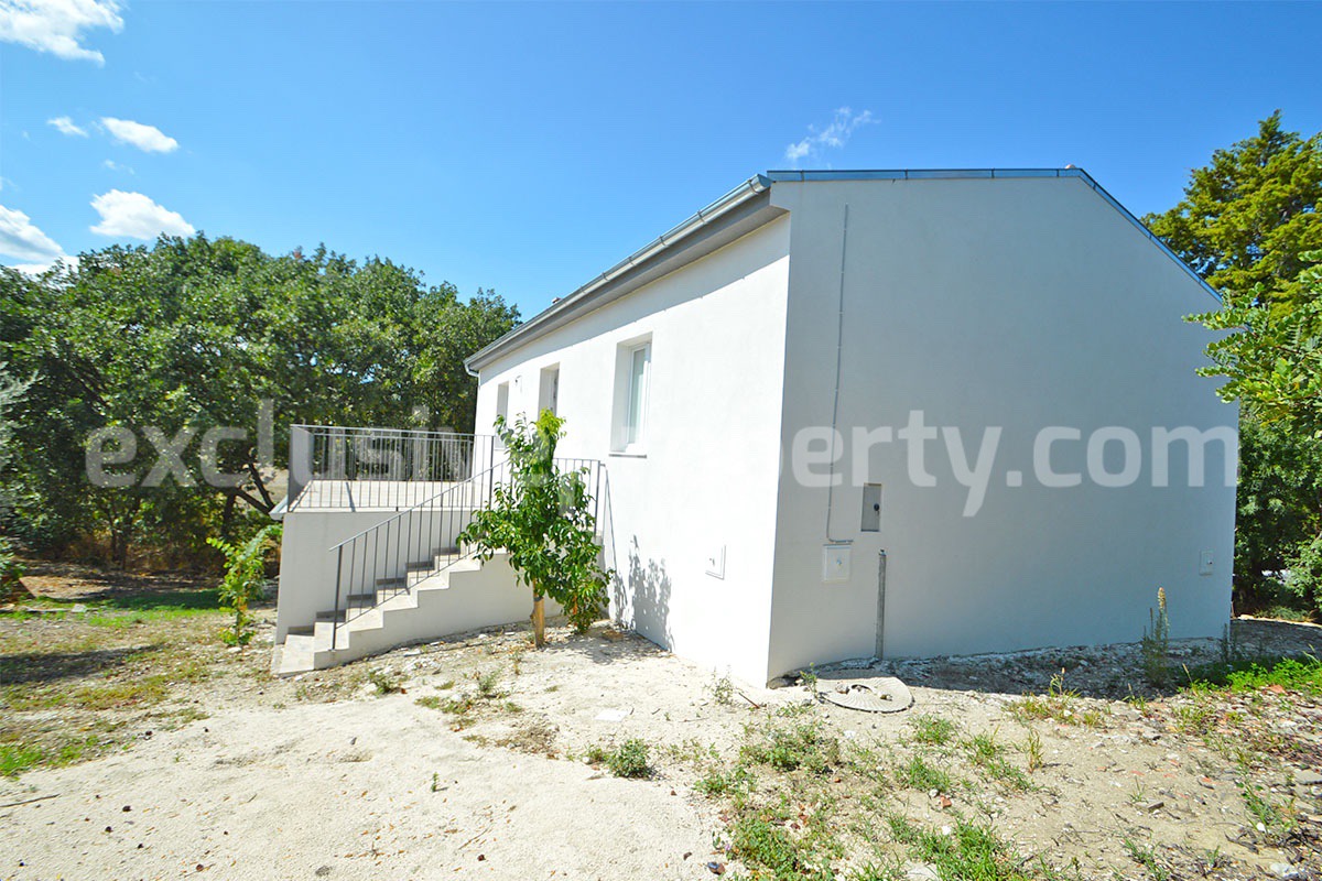 Farmhouse with 11 hectares for sale in Molise in Italy - Suitable for horses