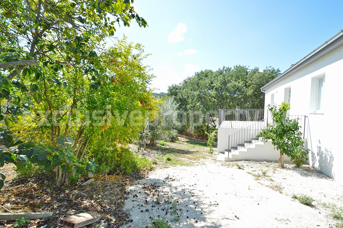 Farmhouse with 11 hectares for sale in Molise in Italy - Suitable for horses