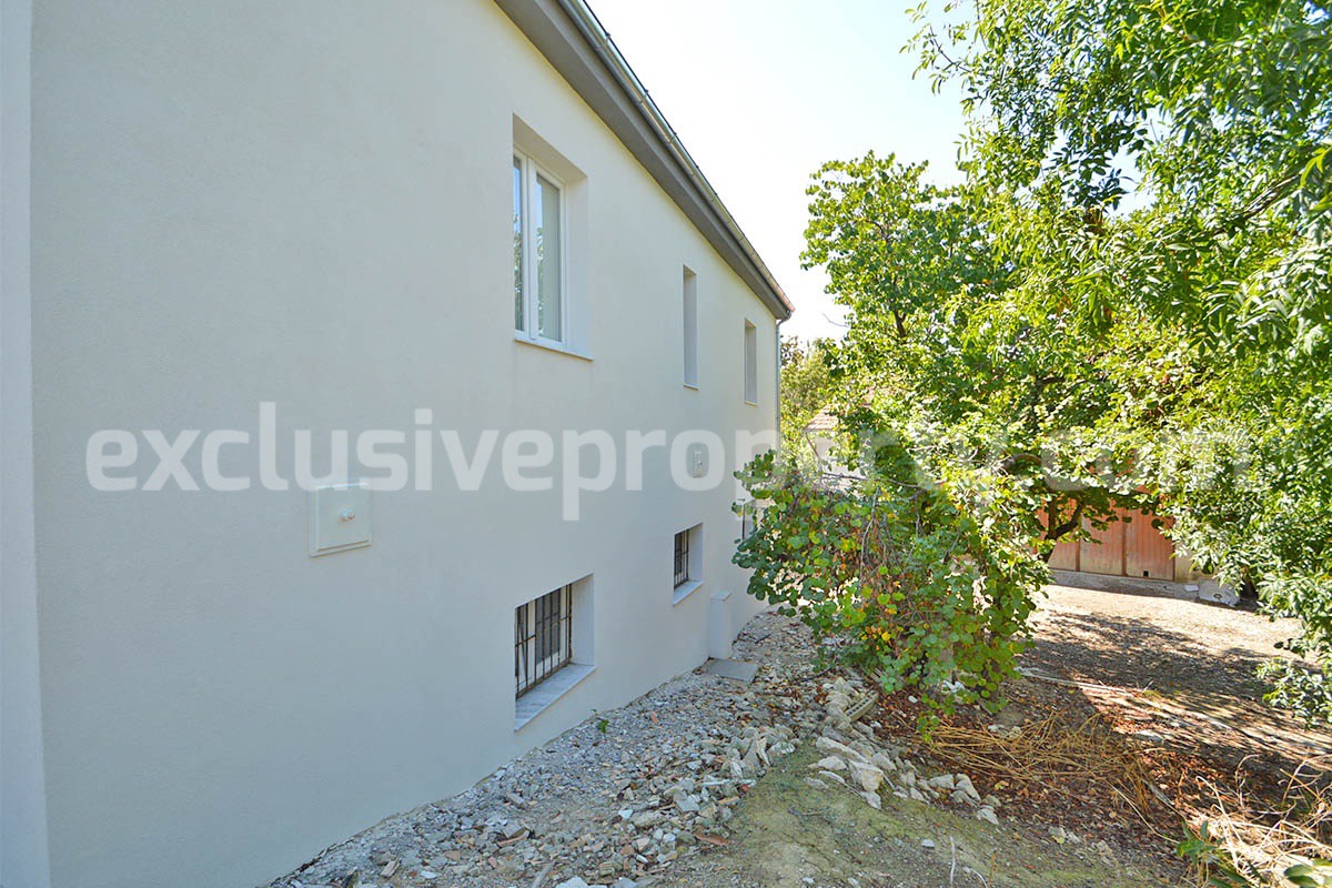 Farmhouse with 11 hectares for sale in Molise in Italy - Suitable for horses