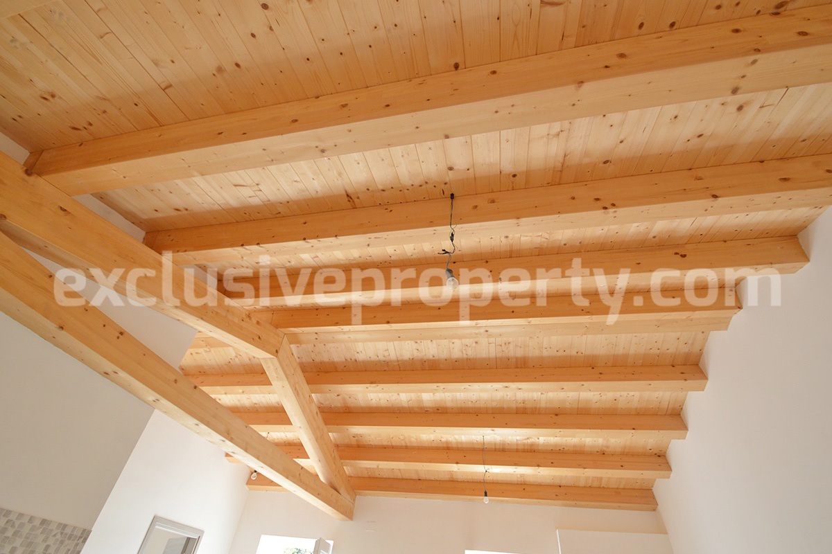 Farmhouse with 11 hectares for sale in Molise in Italy - Suitable for horses