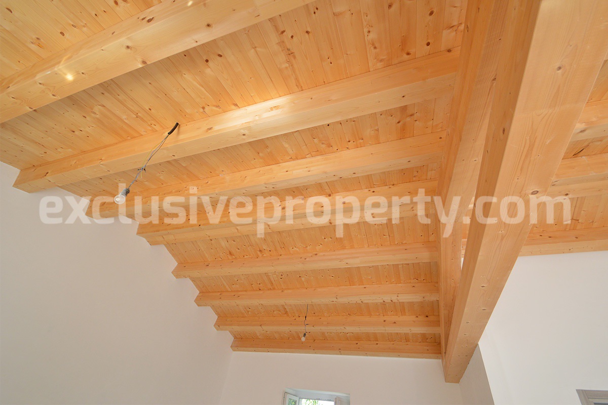 Farmhouse with 11 hectares for sale in Molise in Italy - Suitable for horses