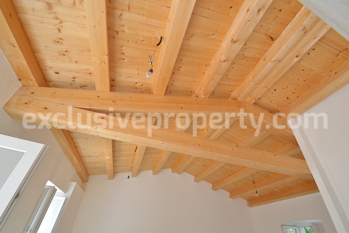 Farmhouse with 11 hectares for sale in Molise in Italy - Suitable for horses