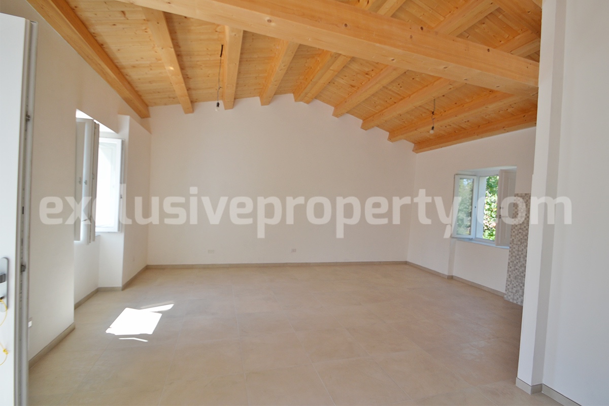 Farmhouse with 11 hectares for sale in Molise in Italy - Suitable for horses