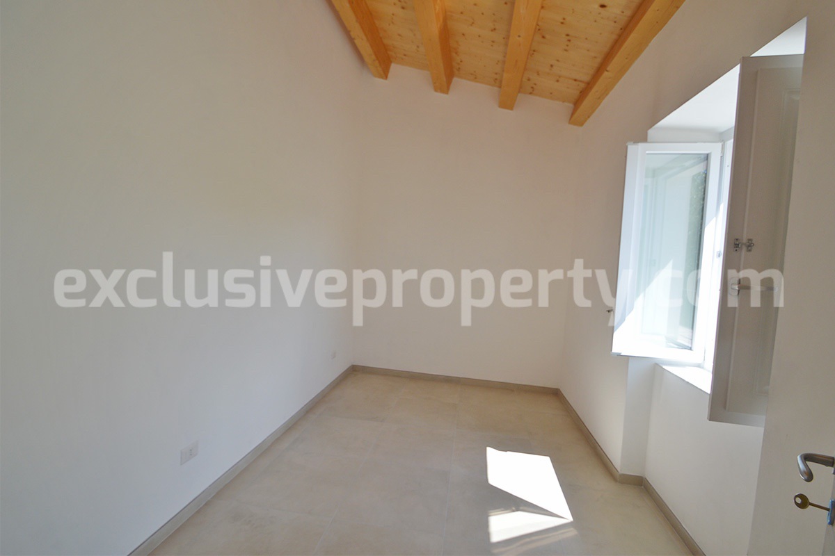 Farmhouse with 11 hectares for sale in Molise in Italy - Suitable for horses